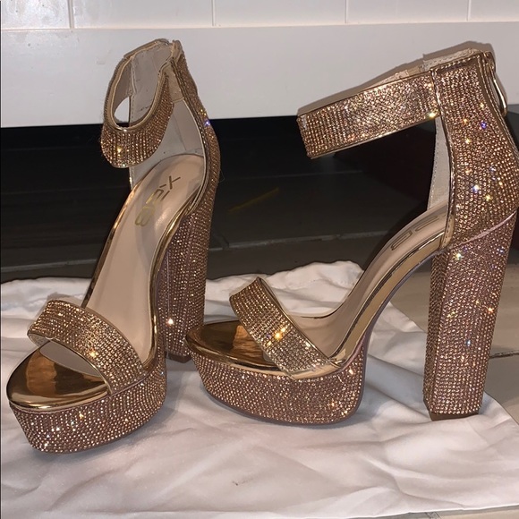 Shoes - GOLD HEELS